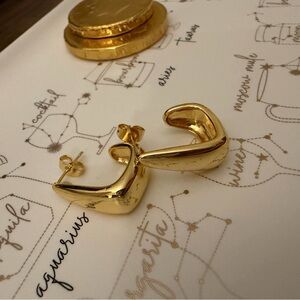 Shiny chunky gold geometric hoop statement earrings